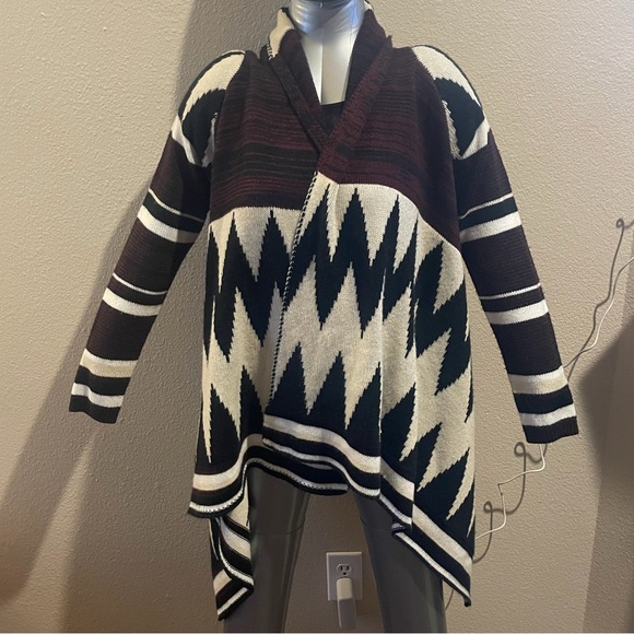 Rhapsody Aztec Knit Cardigan - Picture 4 of 11